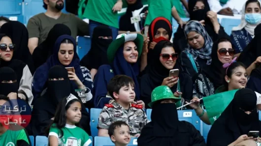 لأول مرة في السعودية .. امرأة تقود مشجعي فريق كرة قدم من المدرجات