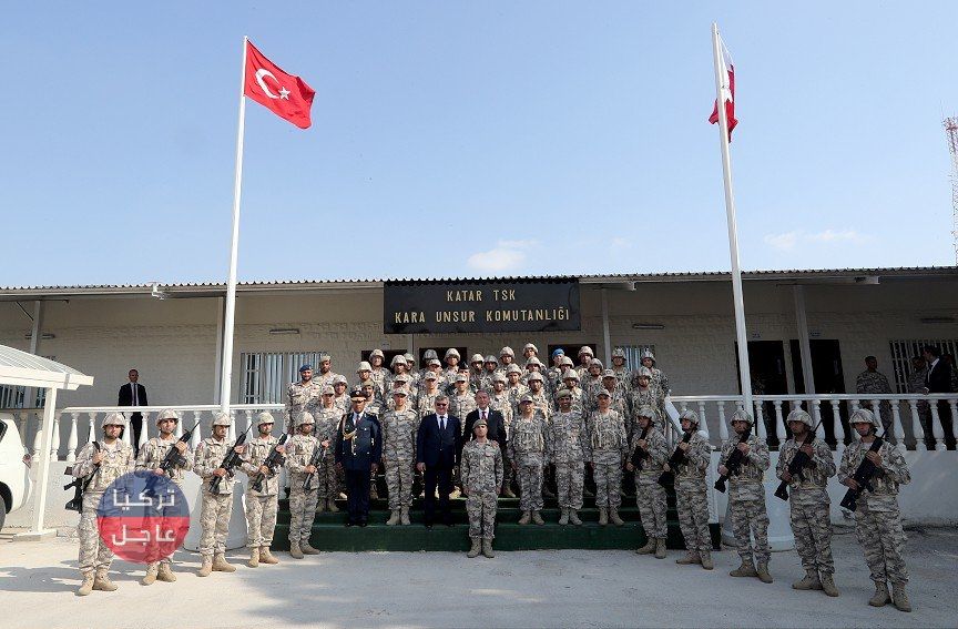 بالصور.. وزير الدفاع التركي يزور القاعدة العسكرية لبلاده في قطر