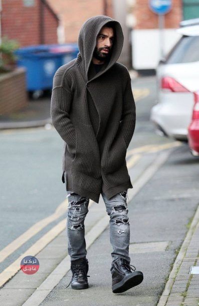 العدسات تكشف حيلة صلاح ونوع سيارته الجديدة “الفارهة”