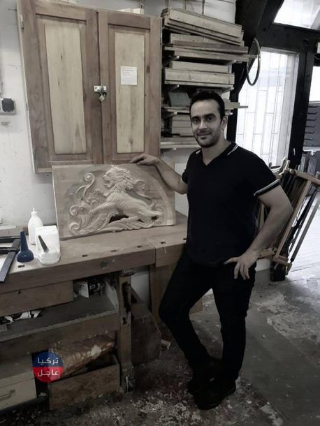 ملحمة اللجوء إلى ألمانيا ينحتها لاجئ سوري على الخشب (صور) ملحمة اللجوء إلى ألمانيا ينحتها لاجئ سوري على الخشب (صور)