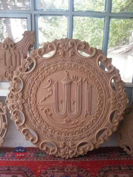 ملحمة اللجوء إلى ألمانيا ينحتها لاجئ سوري على الخشب (صور)