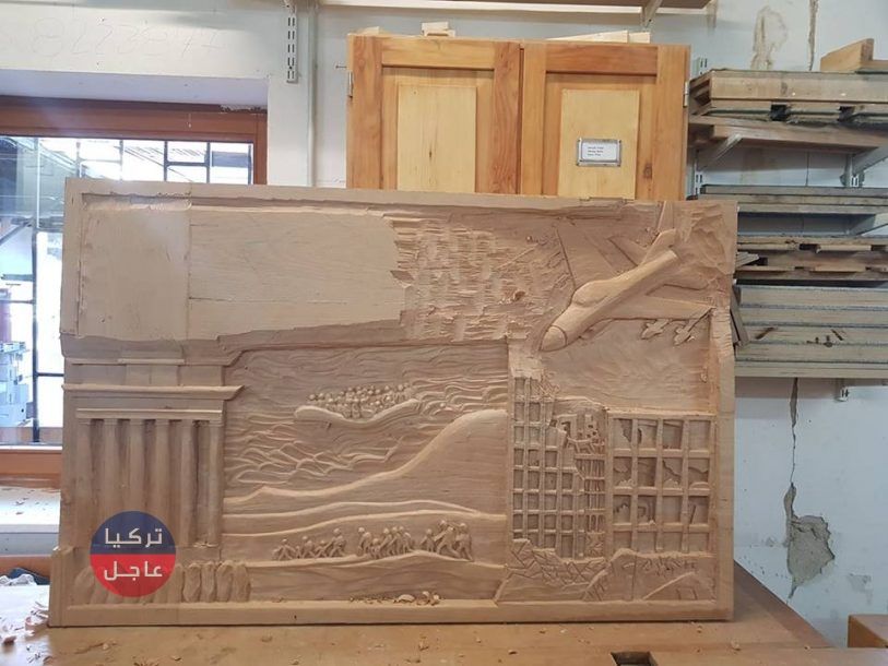 ملحمة اللجوء إلى ألمانيا ينحتها لاجئ سوري على الخشب (صور)