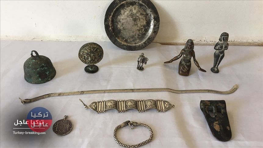 مهربي آثار بينهم سوري تلقي القبض عليهم السلطات التركية في هطاي (صورة) مهربي آثار بينهم سوري تلقي القبض عليهم السلطات التركية في هطاي (صورة)