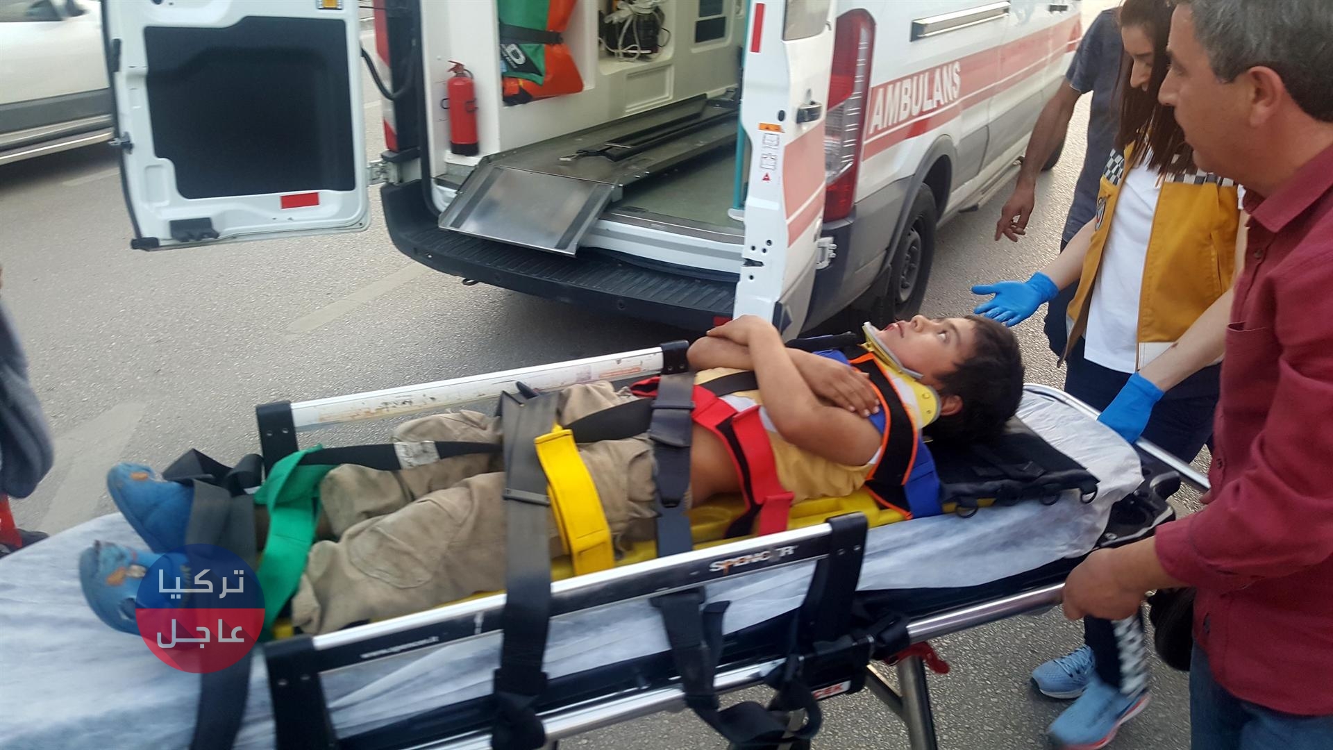 أب سوري تعرض ولده لحادث يثير دهشة الاعلام التركي بحركتين أب سوري تعرض ولده لحادث يثير دهشة الاعلام التركي بحركتين