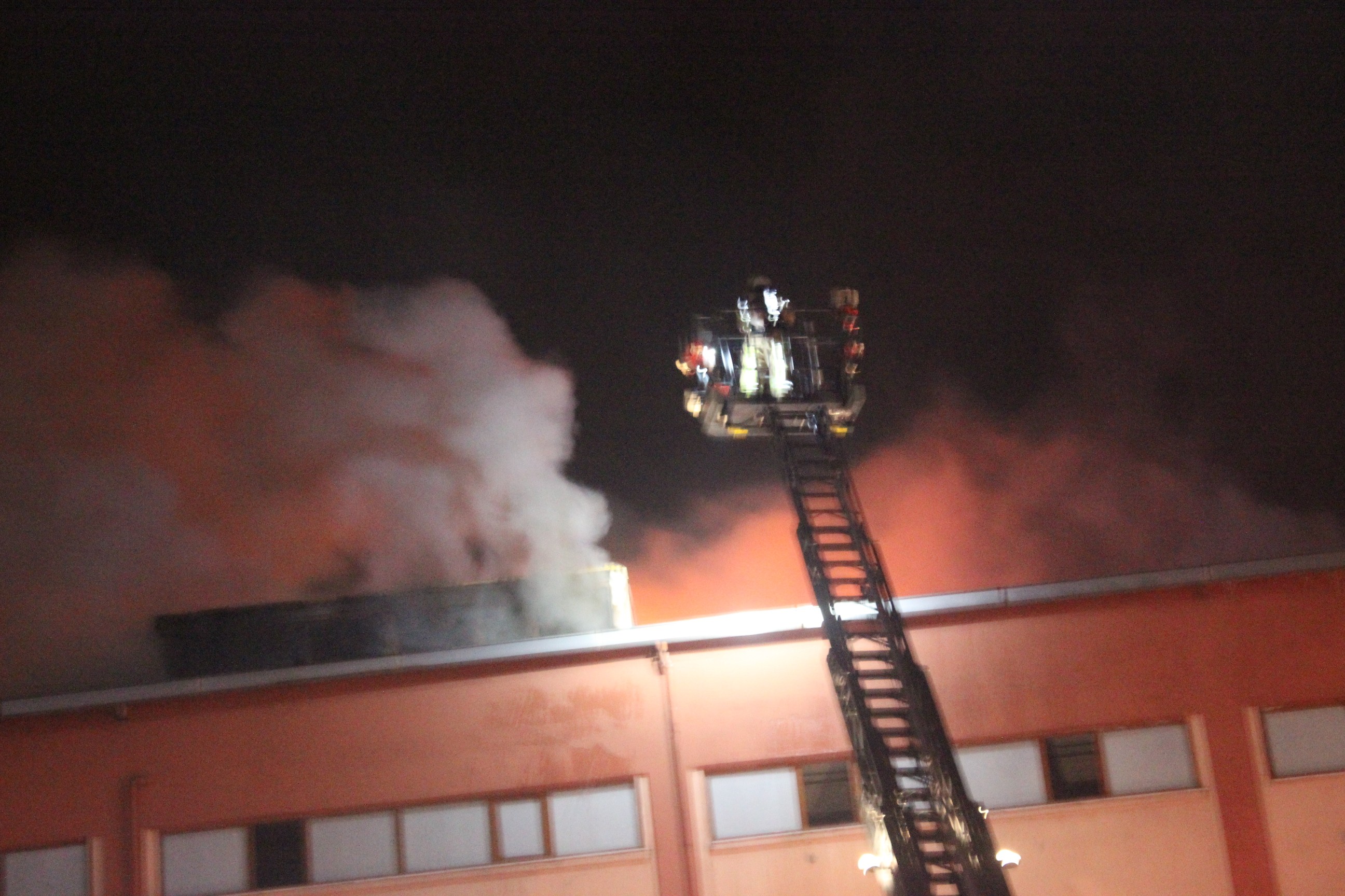 حريق في مصنع بإسطنبول يودي بحياة 4 أشخاص (صور) ... تعرف على التفاصيل حريق في مصنع بإسطنبول يودي بحياة 4 أشخاص (صور) ... تعرف على التفاصيل