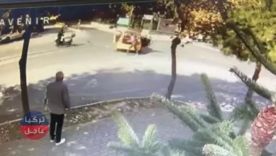 شجار بالعصي بين سائق دراجة نارية وسائق تاكسي في إسطنبول وكمرات المراقبة توثق (فيديو)