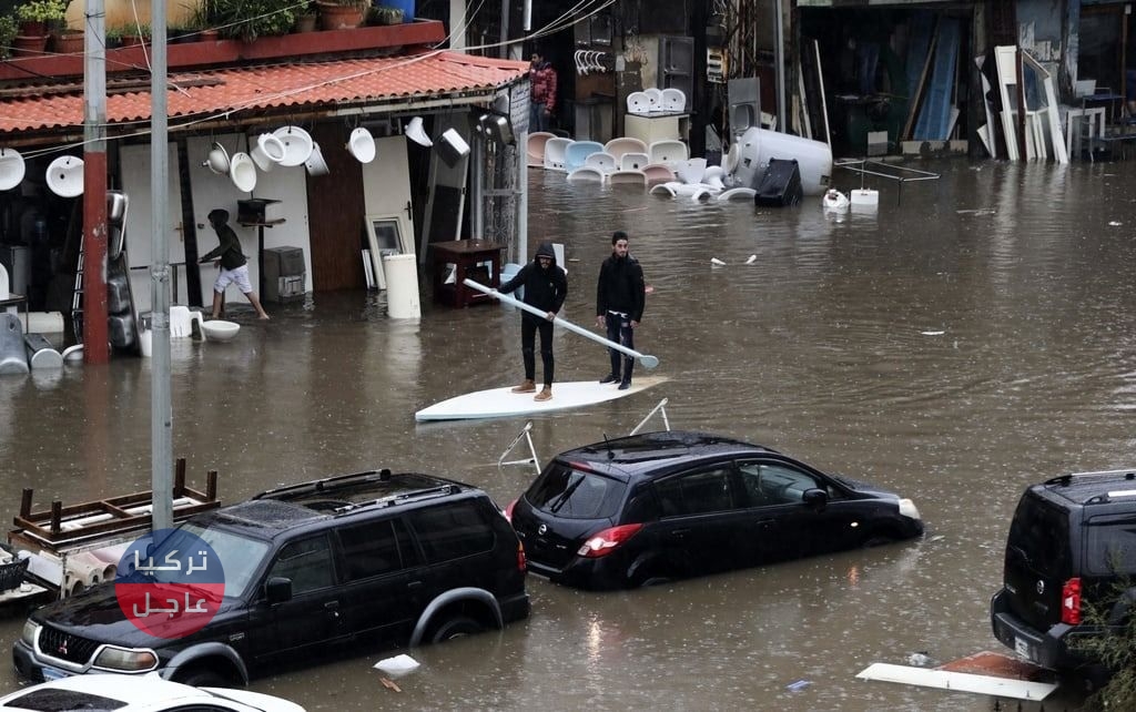 القوارب تغزوا الشوارع في لبنان بعد هطول الأمطار القوارب تغزوا الشوارع في لبنان بعد هطول الأمطار