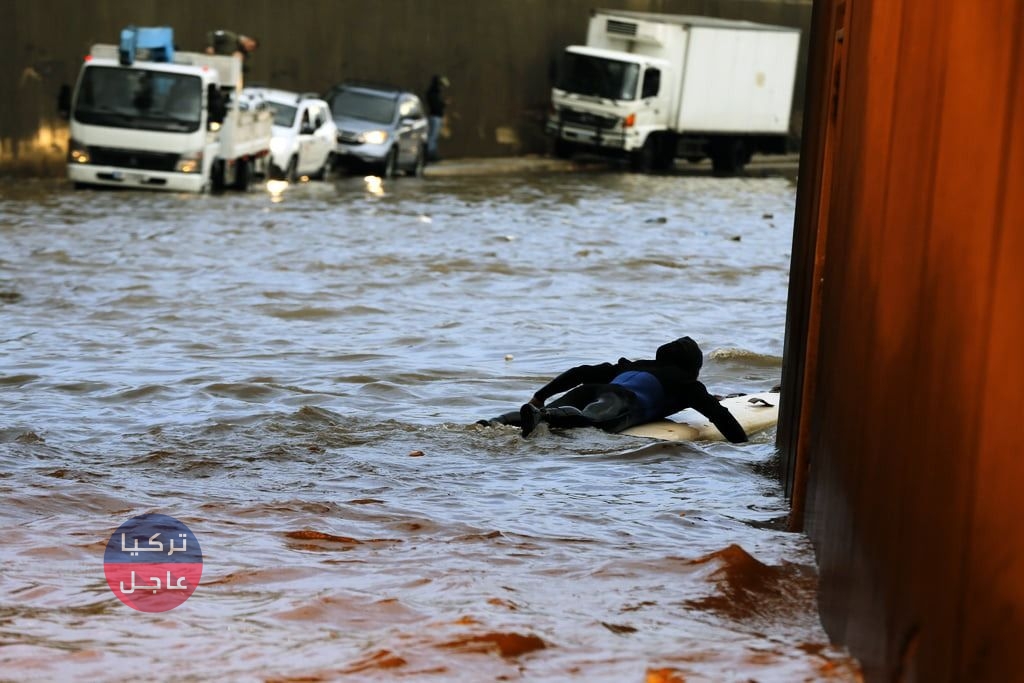 القوارب تغزوا الشوارع في لبنان بعد هطول الأمطار