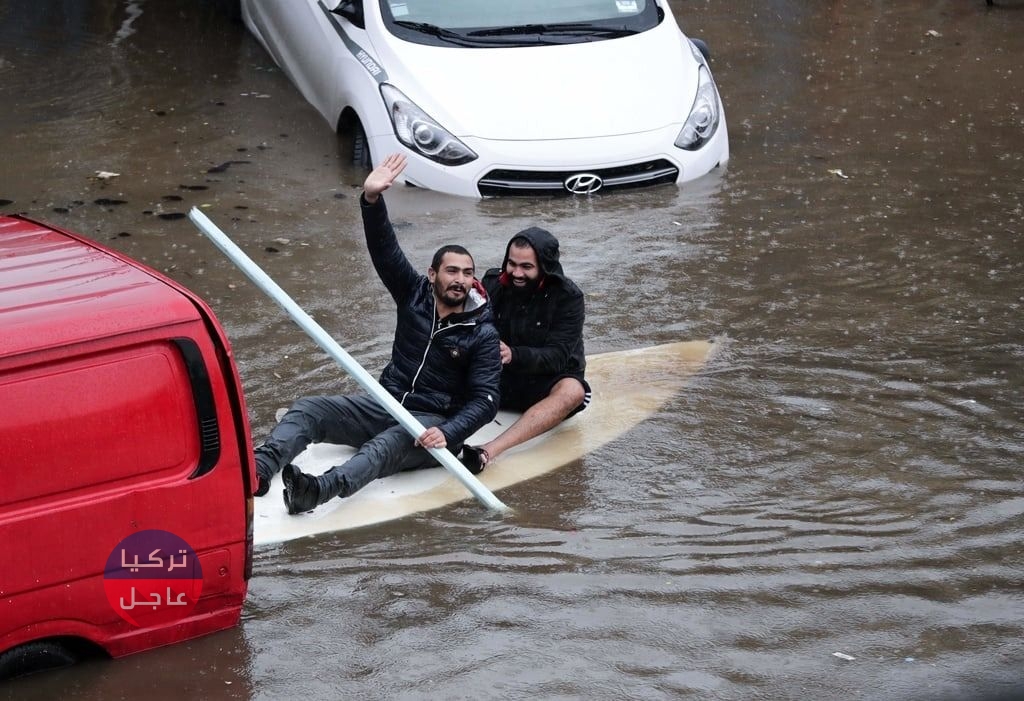 القوارب تغزوا الشوارع في لبنان بعد هطول الأمطار