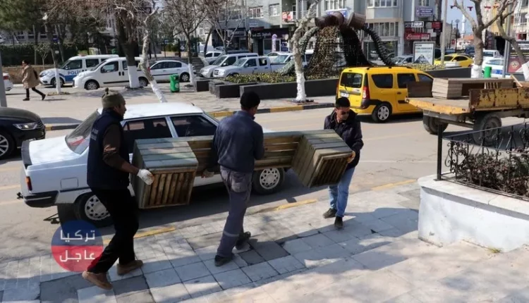 تركيا .. إزالة المقاعد من الحدائق العامة في عدة ولايات (شاهد بالفيديو) .. ما القصة؟!