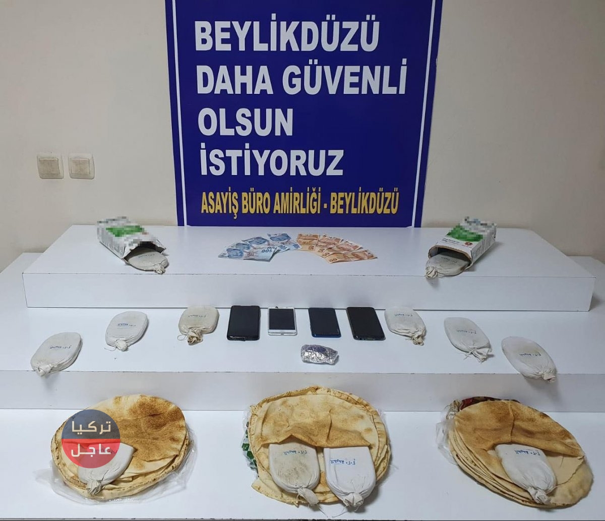 شاهد بالفيديو قوات الامن التركية تعثر على صيد ثمين داخل ربطة خبز سورية في اسطنبول شاهد بالفيديو قوات الامن التركية تعثر على صيد ثمين داخل ربطة خبز سورية في اسطنبول