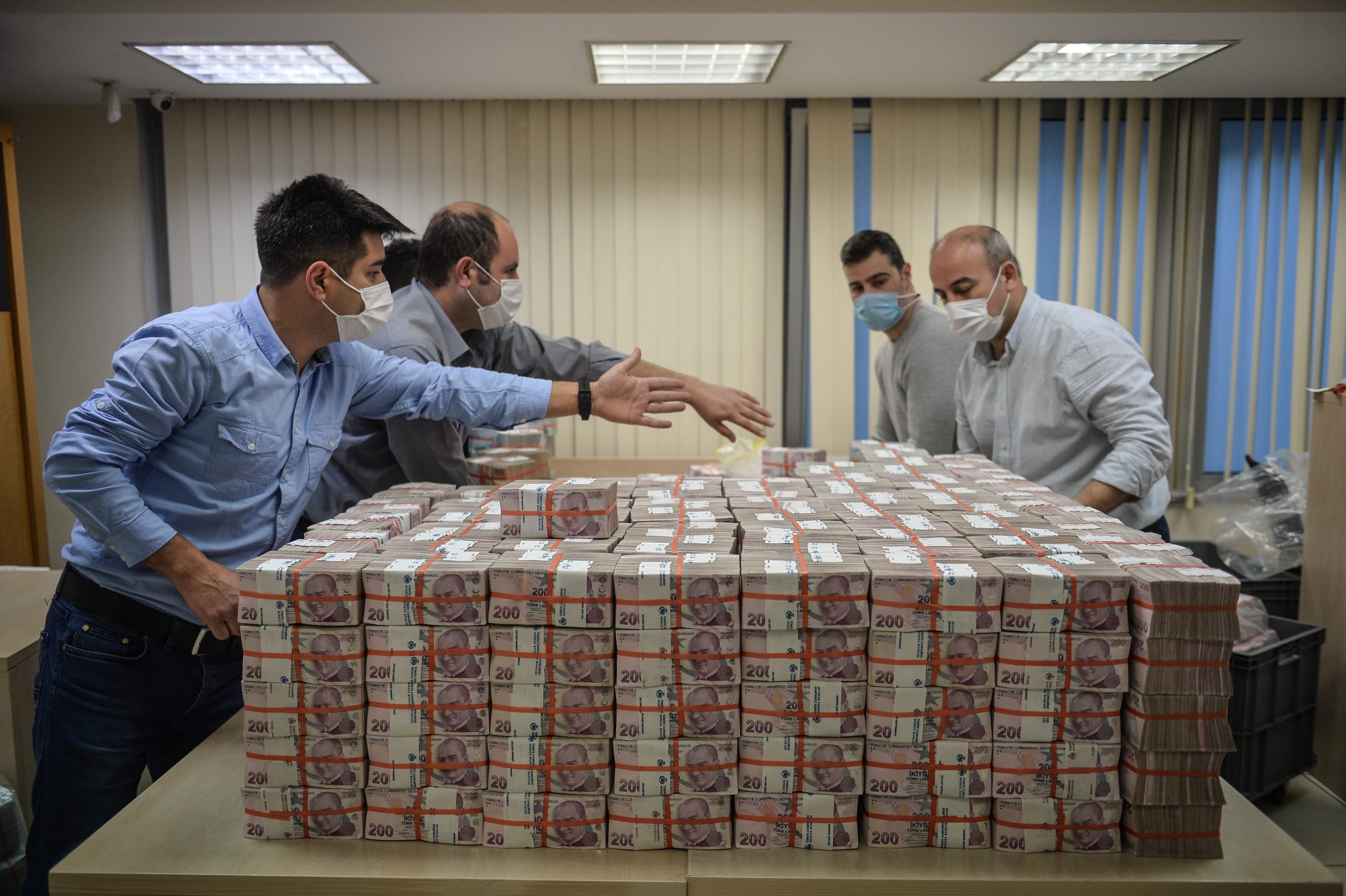 اليانصيب في تركيا يعرض فيديو وصور للجائزة الكبرى 100 مليون ليرة تركية