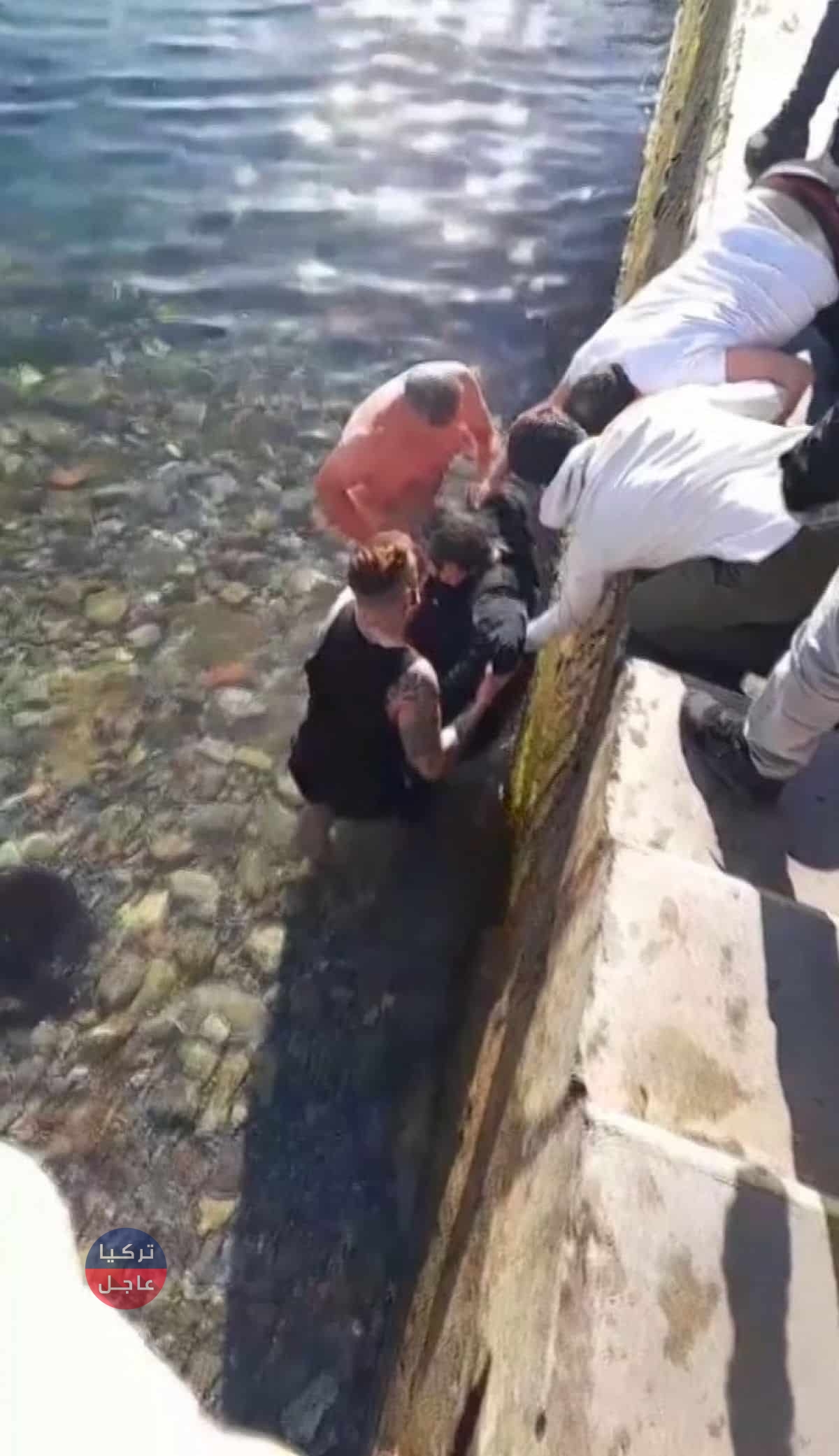 اسطنبول.. سقوط امرأة في البحر وسائح ايراني ينقذها