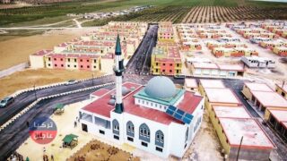 تركيا تفتتح مجمع سكني جديد للسوريين في الشمال السوري (شاهد)