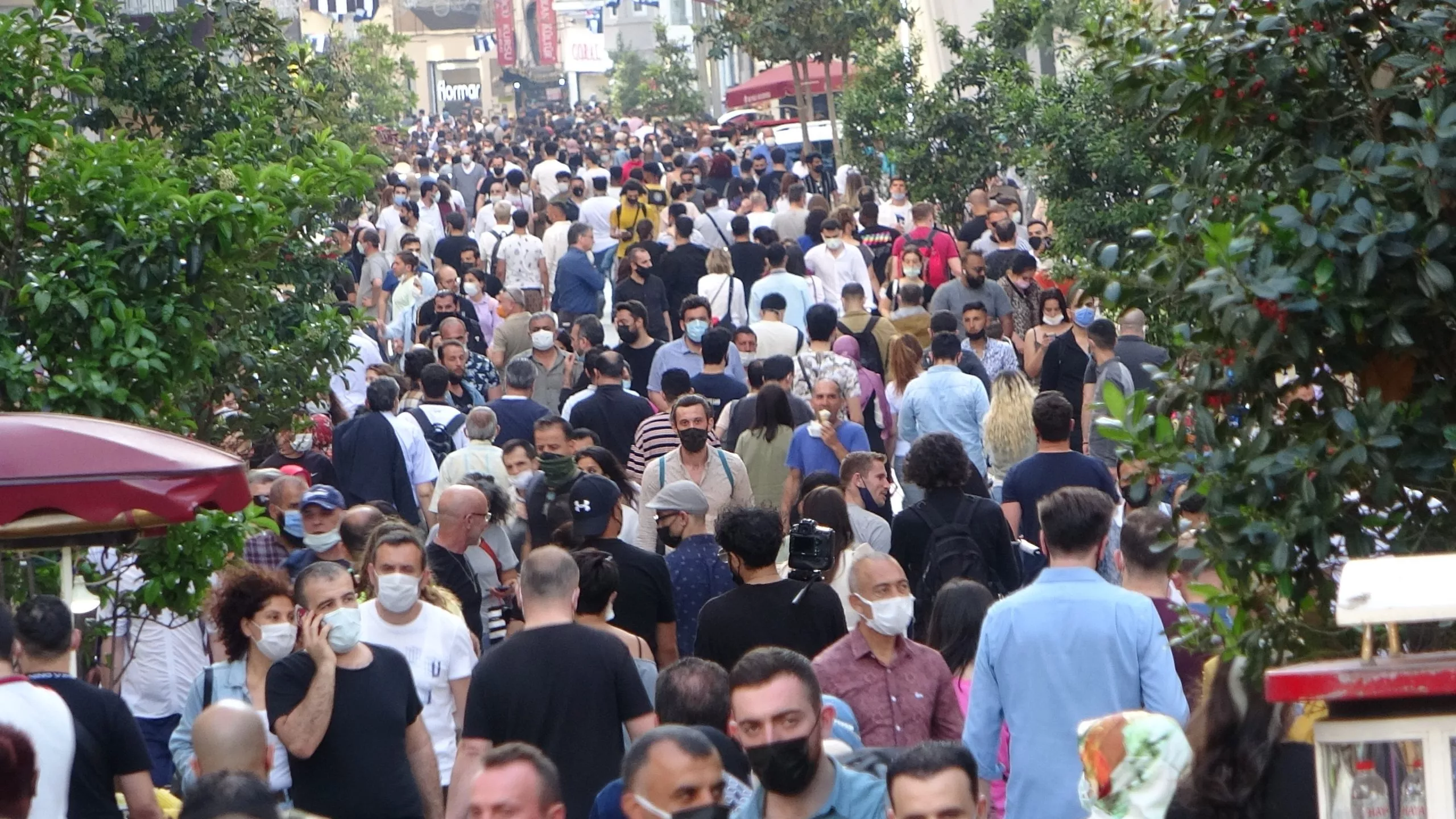 اذا تزت الأبرة مارح توصل الأرض .. مشاهد صـ.ـادمة تخرج للعلن من إسطنبول (صور) اذا تزت الأبرة مارح توصل الأرض .. مشاهد صـ.ـادمة تخرج للعلن من إسطنبول (صور)