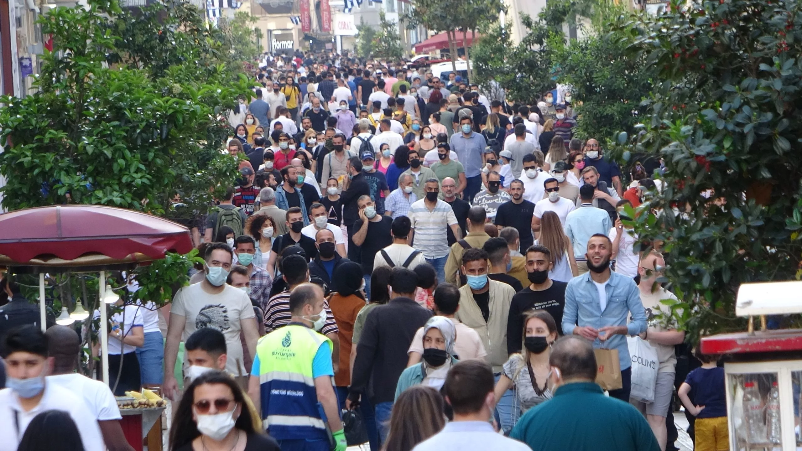 اذا تزت الأبرة مارح توصل الأرض .. مشاهد صـ.ـادمة تخرج للعلن من إسطنبول (صور) اذا تزت الأبرة مارح توصل الأرض .. مشاهد صـ.ـادمة تخرج للعلن من إسطنبول (صور)