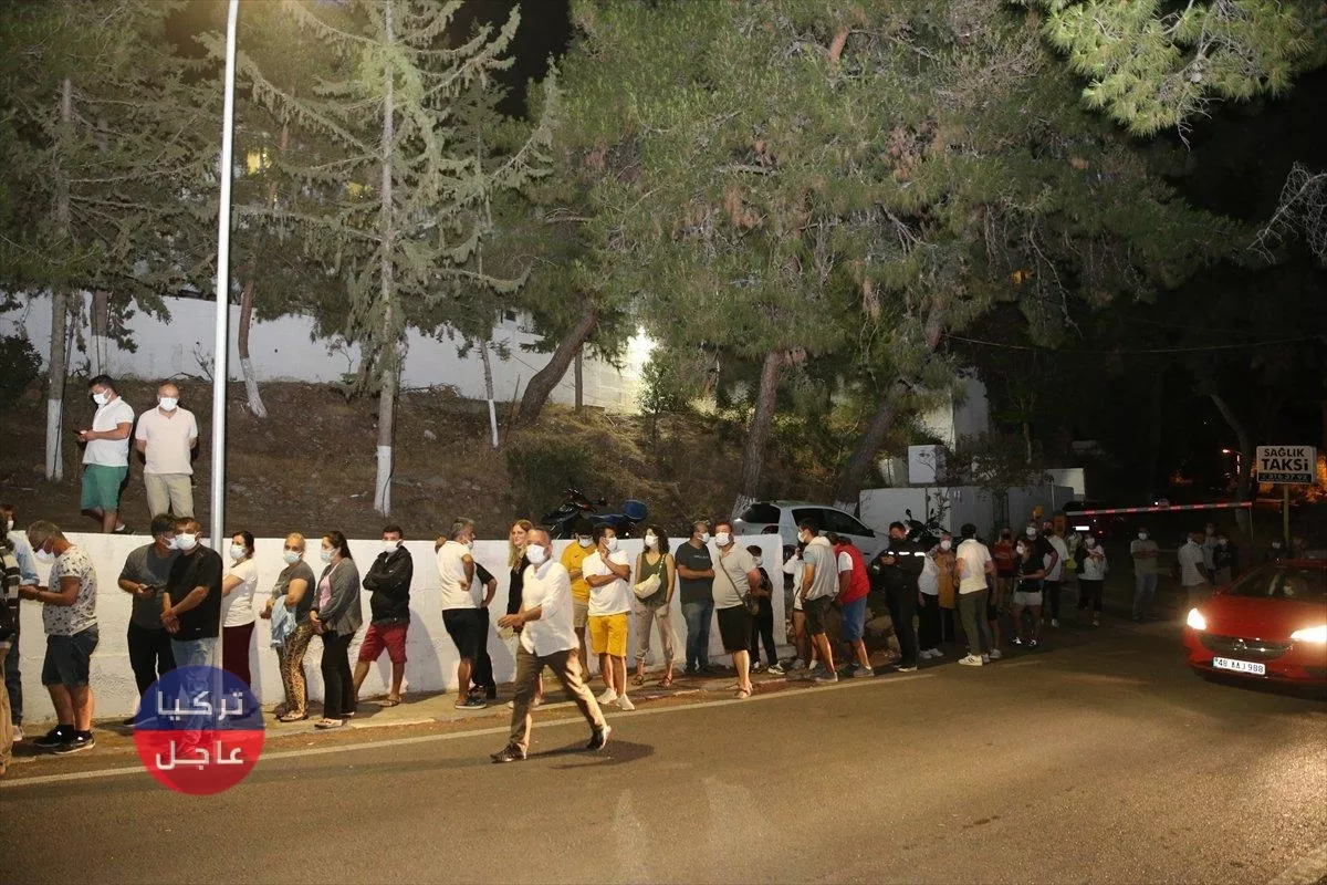 شاهد الطوابير ليلا ونهارا في ولاية بودرم التركية شاهد الطوابير ليلا ونهارا في ولاية بودرم التركية