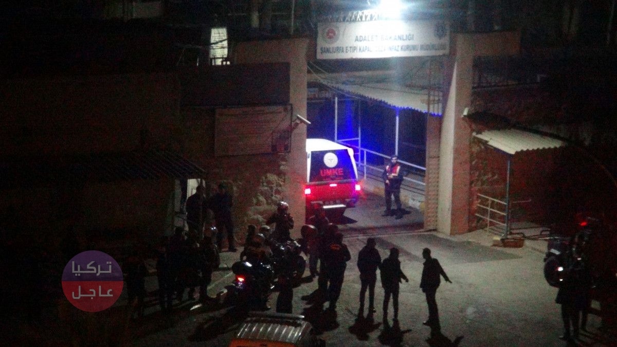 توتر كبير في شانلي أوروفا التركية يوم الأمس بعد شائعات بحدوث أعمال شغب توتر كبير في شانلي أوروفا التركية يوم الأمس بعد شائعات بحدوث أعمال شغب