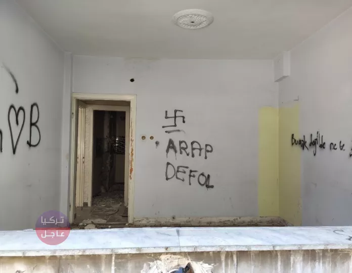 كتابات عنصرية على منازل السوريين في الفاتح بإسطنبول كتابات عنصرية على منازل السوريين في الفاتح بإسطنبول