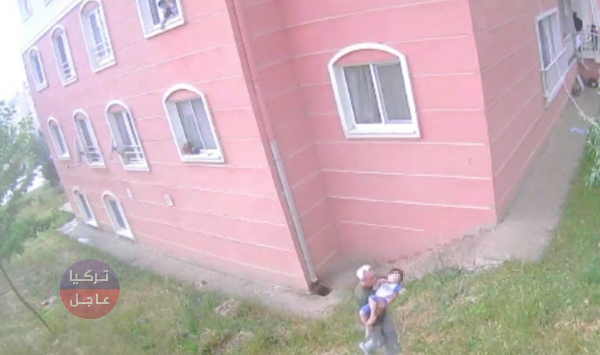 شاهد بالفيديو لحظة سقوط طفل سوري من الطابق الخامس في تركيا