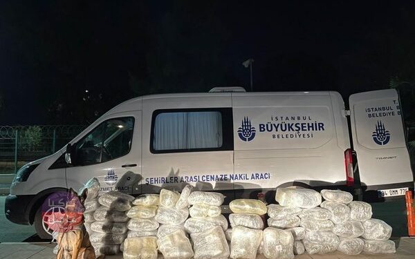 تستخدم لنقل الموتى! ضبط كمية كبيرة من المخدرات في سيارة تابعة لبلدية اسطنبول الكبرى تستخدم لنقل الموتى! ضبط كمية كبيرة من المخدرات في سيارة تابعة لبلدية اسطنبول الكبرى
