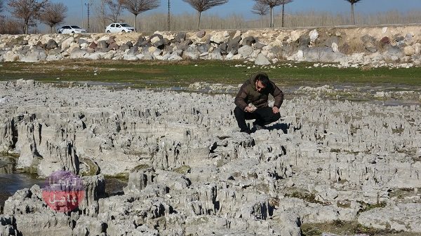 عمرها 800 ألف سنة.. انحسار بحيرة في تركيا يكشف عن ظاهرة طبيعية نادرة عمرها 800 ألف سنة.. انحسار بحيرة في تركيا يكشف عن ظاهرة طبيعية نادرة