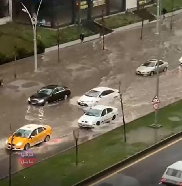 بعد أورفا.. مياه الأمطار تدخل المشافي وتقطع الطرق أمام السيارات في ديار بكر