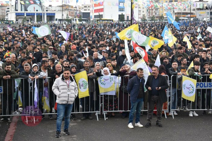 السلطات التركية تعتقل العديد من الأشخاص خلال احتفالات النيروز في باتمان وماردين بسبب هتافات والاعتداء على الشرطة