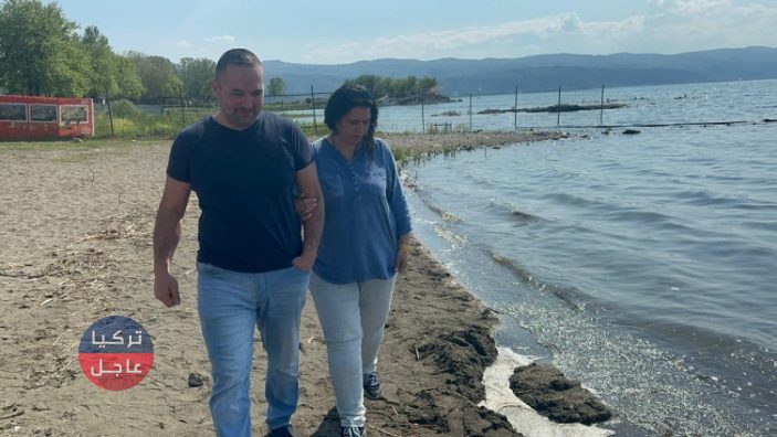 زوجان يعثران على كنز تاريخي أثناء التجول على شاطئ بحيرة عقب انحسار مياهها زوجان يعثران على كنز تاريخي أثناء التجول على شاطئ بحيرة عقب انحسار مياهها