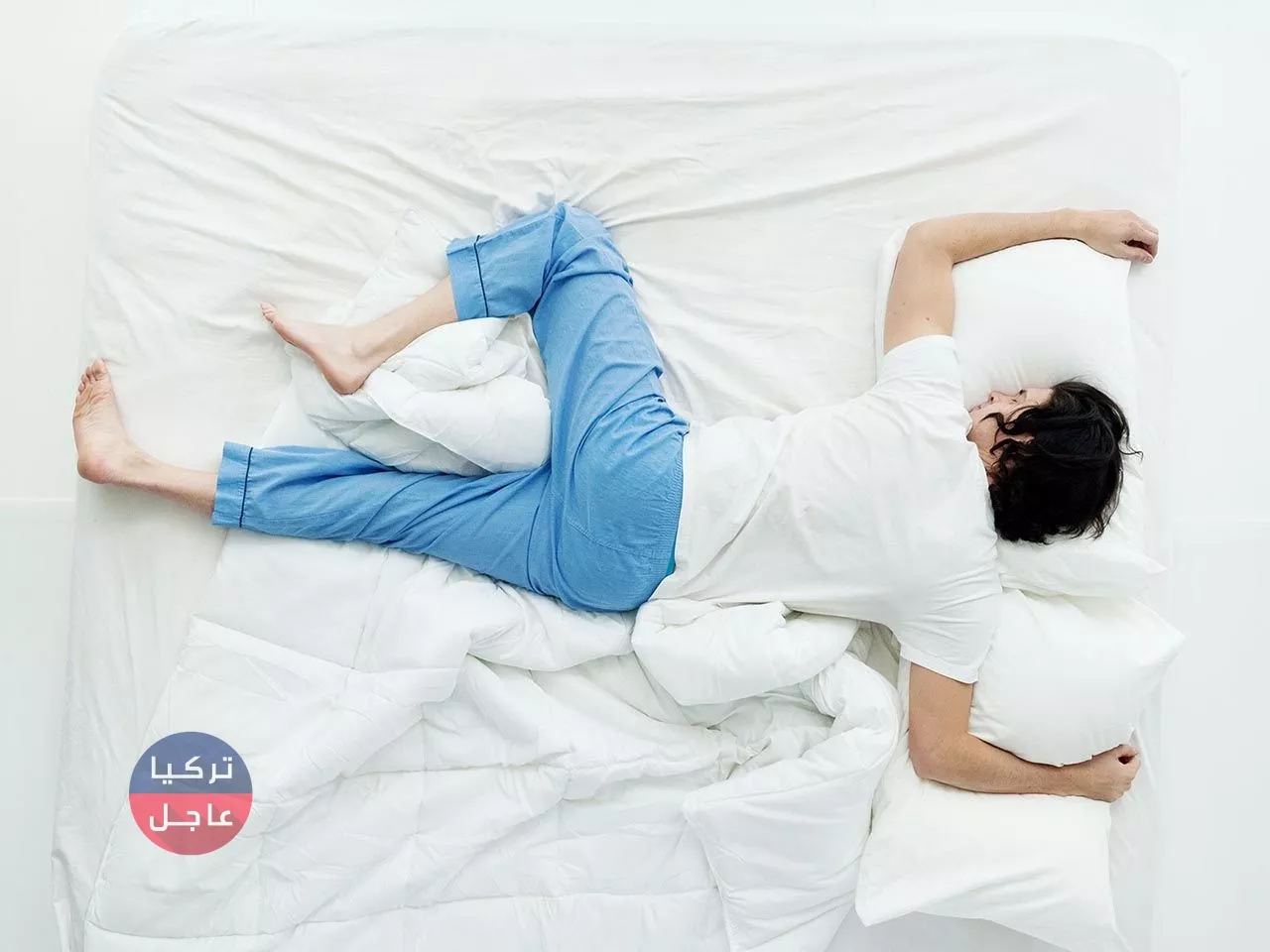 كيف تؤثر أوضاع النوم الخاطئة على العمود الفقري؟ وما هي أوضاع النوم الصحيحة؟