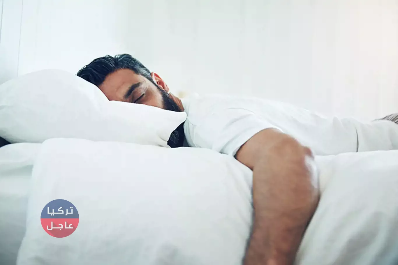 كيف تؤثر أوضاع النوم الخاطئة على العمود الفقري؟ وما هي أوضاع النوم الصحيحة؟