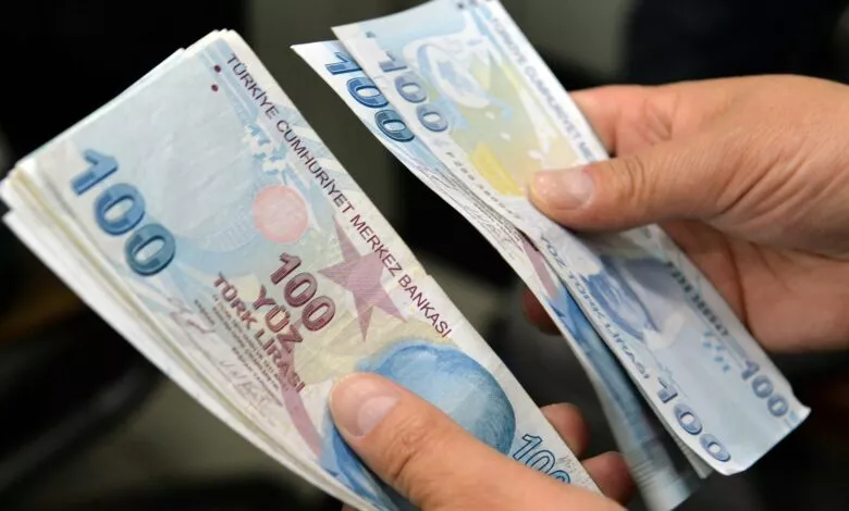 الليرة التركية تنهار أمام جبروت الدولار وتسجل أدنى مستوى لها على الاطلاق