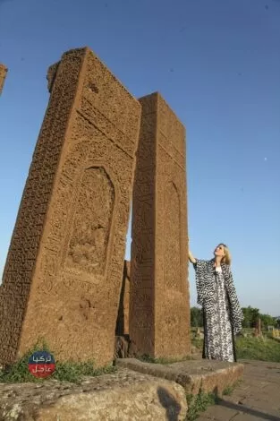 الممثلة الألمانية الشهيرة ويلما إيليس تذهب إلى تركيا وتقبل يد حماتها الممثلة الألمانية الشهيرة ويلما إيليس تذهب إلى تركيا وتقبل يد حماتها