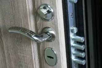 اللص يفضل الأبواب المقفولة ثلاث مرات! هل تعلم أن قفل الباب مرتين أكثر أماناً من قفله ثلاث مرات اللص يفضل الأبواب المقفولة ثلاث مرات! هل تعلم أن قفل الباب مرتين أكثر أماناً من قفله ثلاث مرات