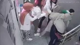 شجار بين نساء أجنبيات وتركيات داخل أحد مراكز التجميل في إسطنبول