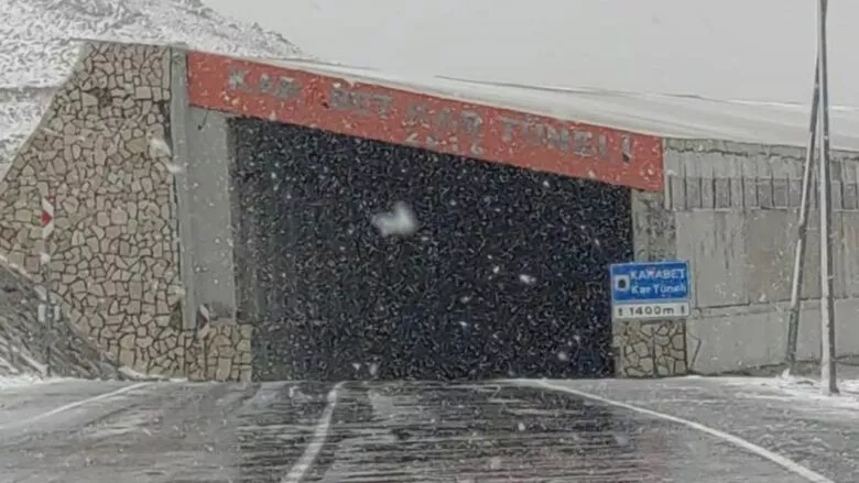 الثلوج تتساقط في ريزا شمالي تركيا