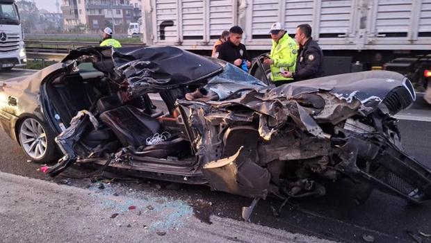 حادث مروع في TEM! اصطدام سيارة بشاحنة: مقتل شخص وإصابة 2