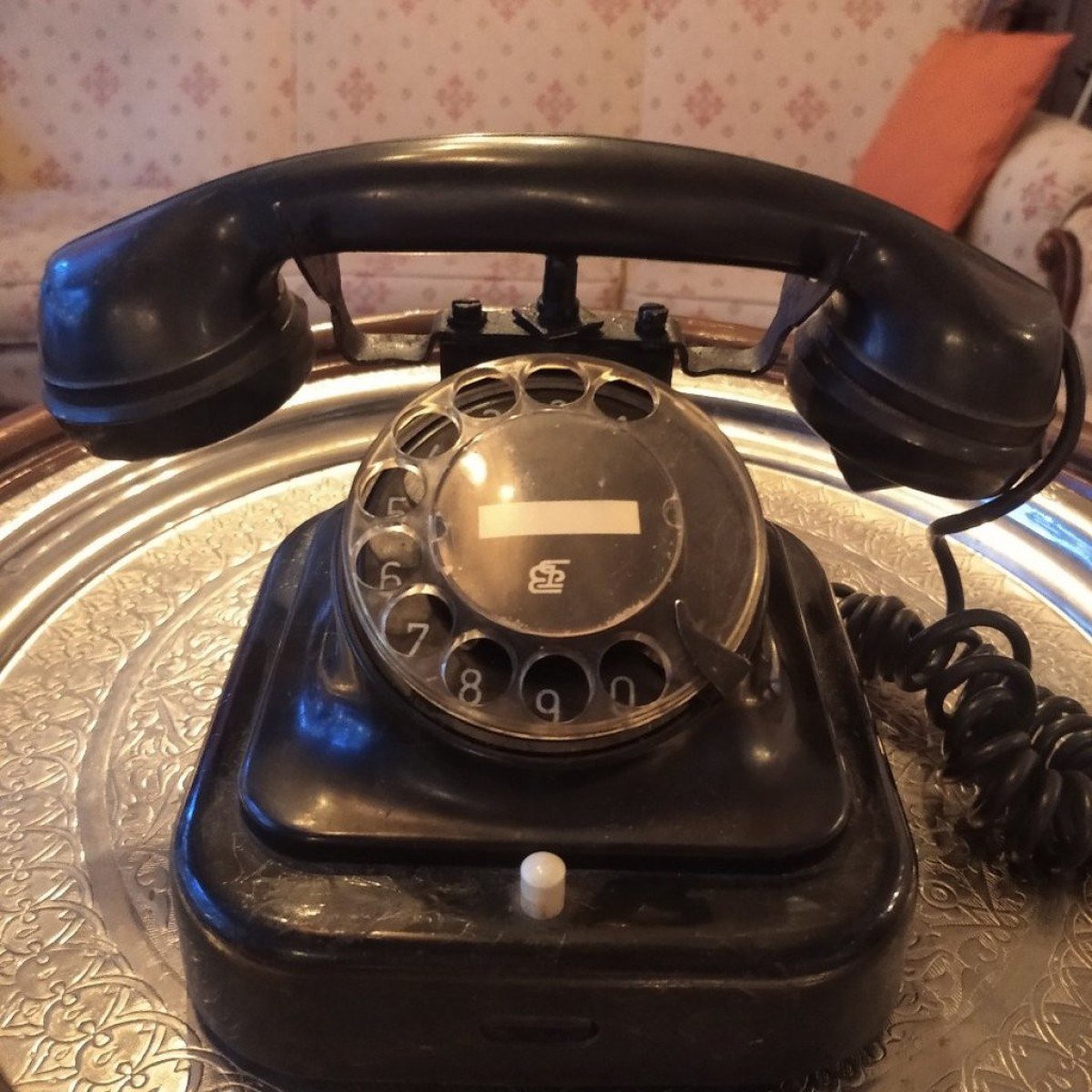 هاتف قديم يعرض بأكثر من 25 ألف ليرة تركية ويباع باعتباره تحف أثرية اذا كنت تمتلك مثله فلا تتردد في بيعه