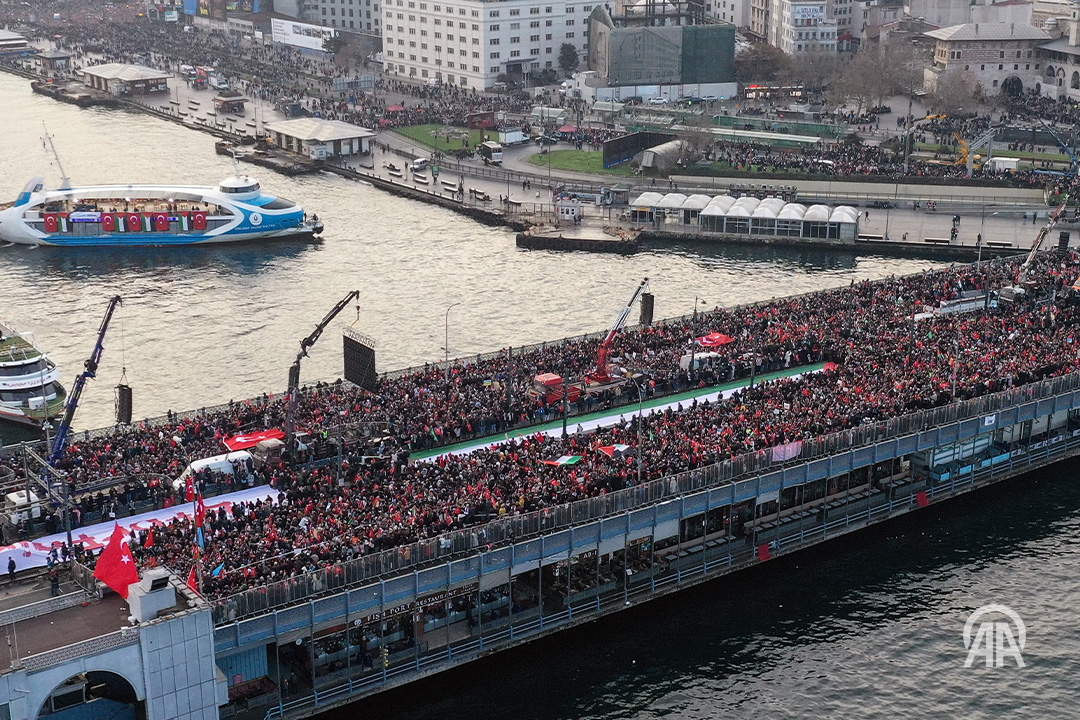 مسيرة ضخمة في إسطنبول تضامنا مع غزة (صور)