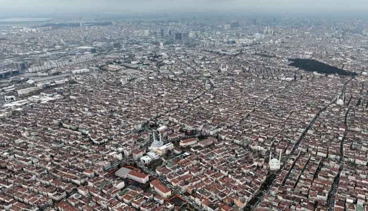 إسطنبول أمام كارثة محتملة.. صور جوية تكشف عن تحول المدينة إلى "مقابر مفتوحة"
