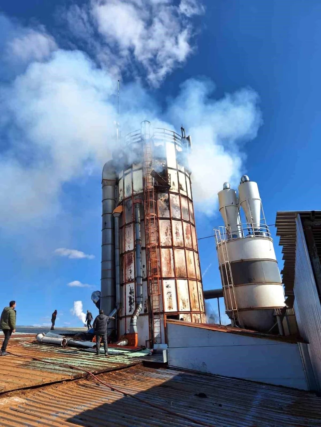 حريق في مصنع الممثل التركي نجاتي شاشماز صاحب شخصية مراد علم دار