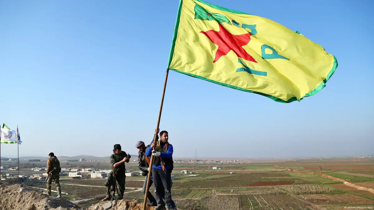 قرار ترامب بوقف المساعدات يهدد بإنهاء وجود PKK/YPG في سوريا