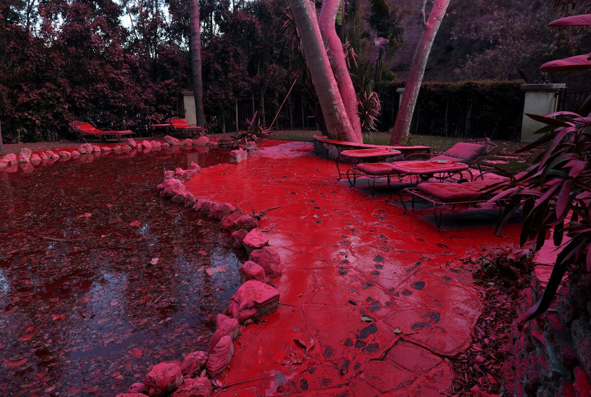 لفتت الأنظار بعد الحريق والجميع تساءل: ما هي المادة التي صبغت شوارع لوس أنجلوس باللون الوردي؟