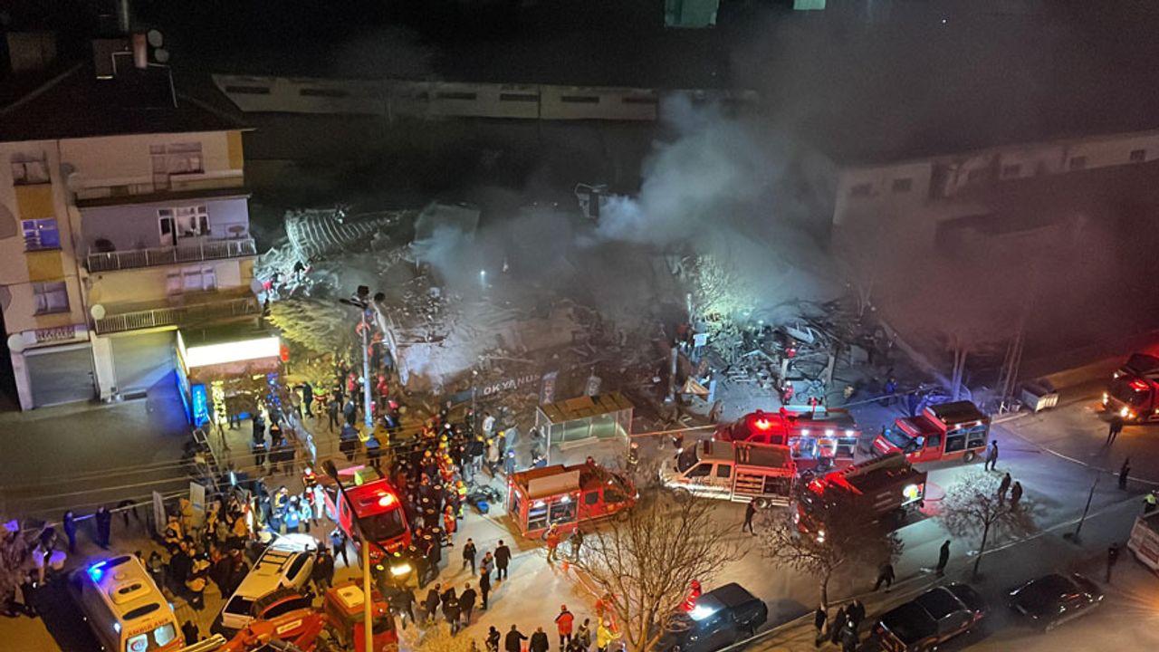 لحظة انهيار مبنى سكني في قونيا وسط تركيا