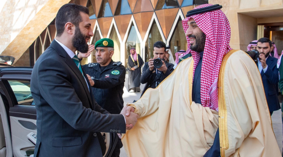 فيديو استقبال محمد بن سلمان لـ أحمد الشرع رئيس سوريا