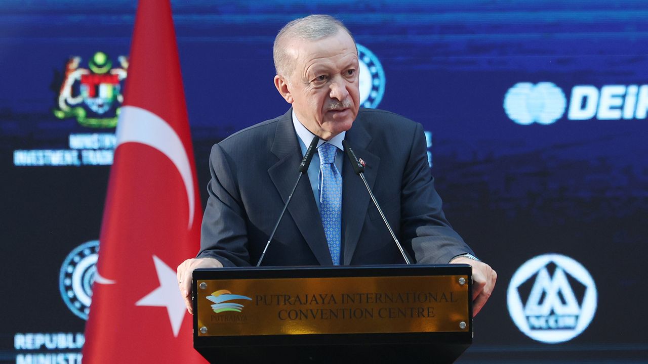 أردوغان يكشف عن أهداف تجارية كبرى مع ماليزيا ويدعوها للاستثمار في سوريا