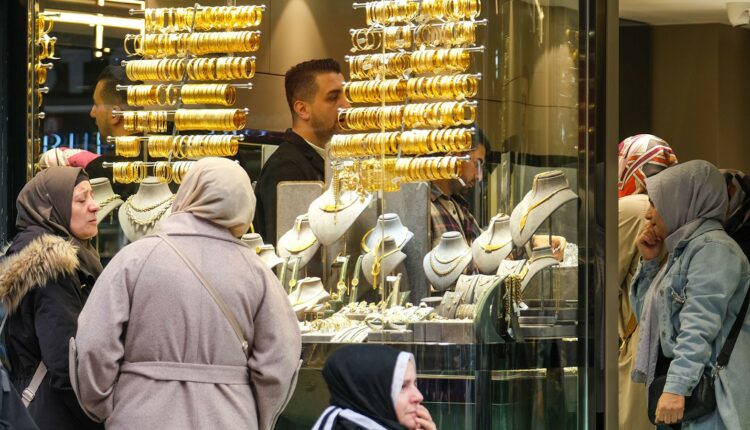 عاجل: ارتفاع أسعار الذهب في تركيا.. الغرام يتجاوز 3700 ليرة إليكم الأسعار الجديدة اليوم 9 نيسان 2025