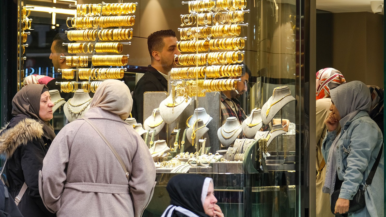 عاجل: ارتفاع أسعار الذهب في تركيا.. الغرام يتجاوز 3700 ليرة إليكم الأسعار الجديدة اليوم 9 نيسان 2025