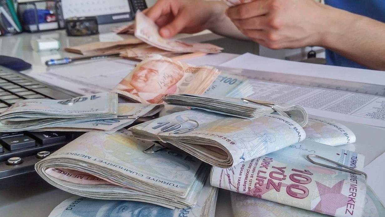 الليرة التركية تناطح الـ 39 ليرة لكل دولار في السوق السوداء اليوم 5 نيسان 2025