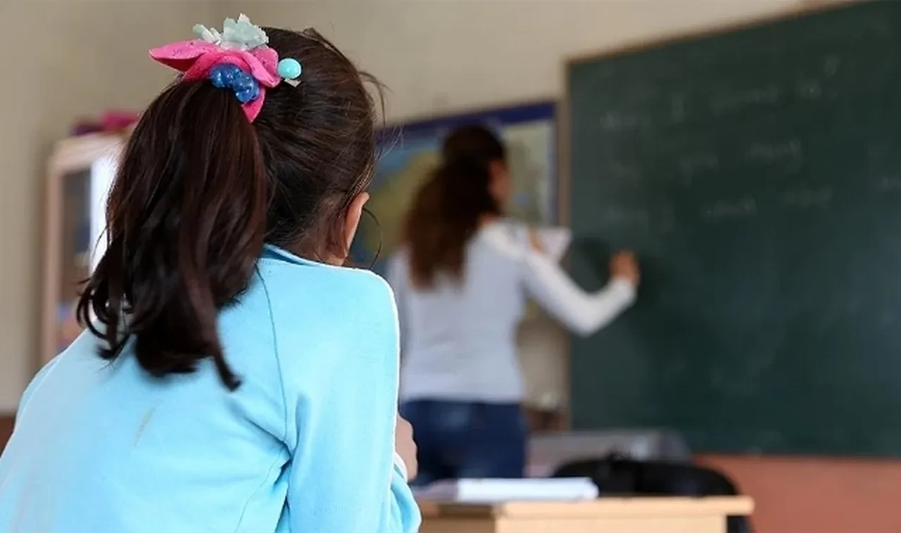كم يوم تبقى على العطلة الصيفية 2025؟ الموعد الرسمي لإغلاق المدارس وتوزيع الشهادات في تركيا